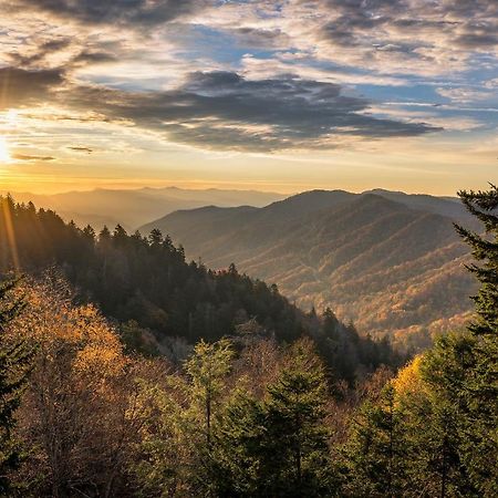Great Expectations, 3 Bedrooms, Fireplace, Pool Table, Hot Tub, Sleeps 10 Gatlinburg Eksteriør bilde