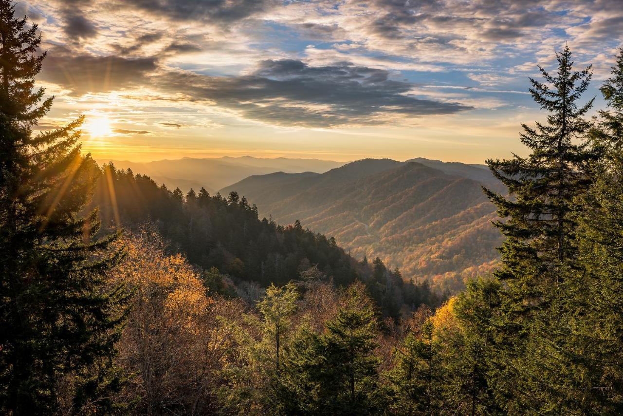 Great Expectations, 3 Bedrooms, Fireplace, Pool Table, Hot Tub, Sleeps 10 Gatlinburg Eksteriør bilde
